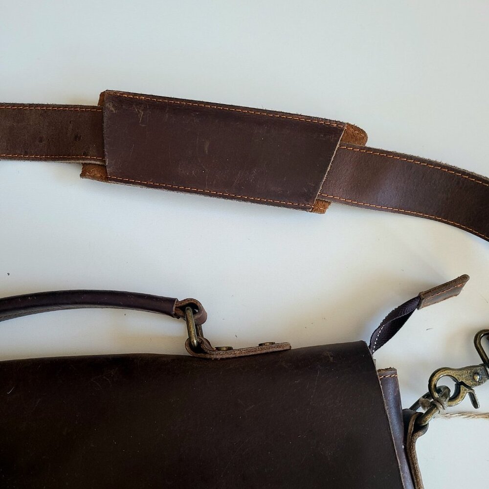 Vintage unisex brown leather brief case/document/laptop bag with long strap. - Picture 7 of 10